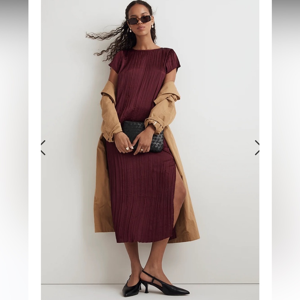 Madewell Short-Sleeve Slip Midi Dress in Plissé in Mulberry Wine - Medium